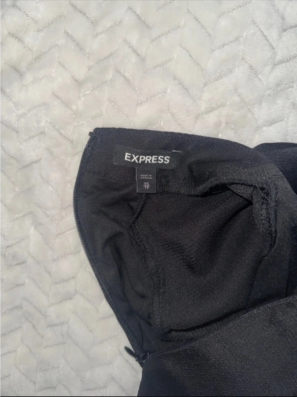 Express chic black